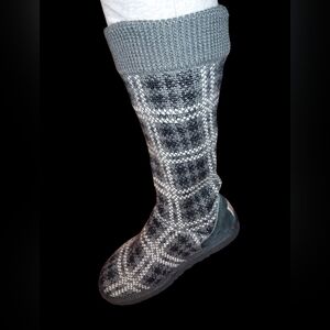 UGG Australia Tall Gray Plaid Knit Winter Boots Ladies Size 7 (S/N 1877)